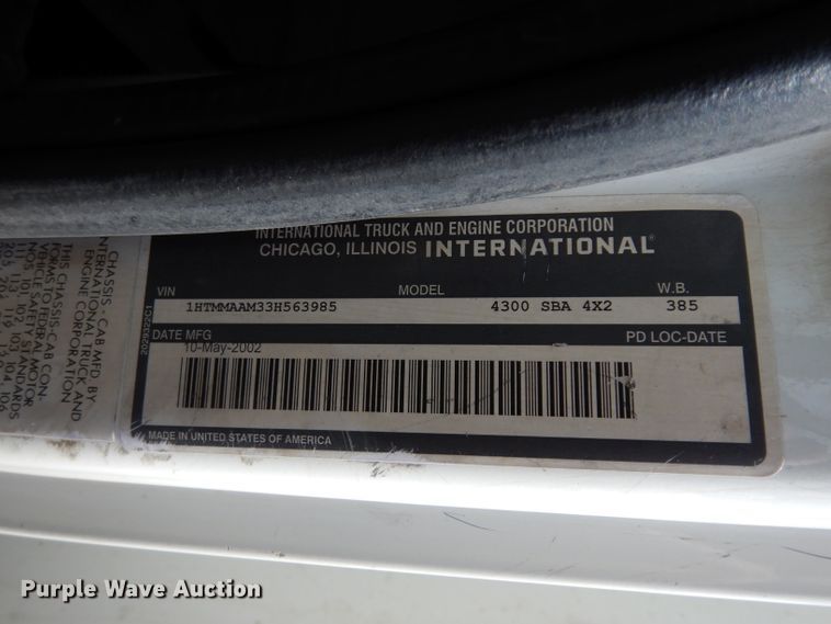 image for item DJ6752 2003 International 4300  crane truck