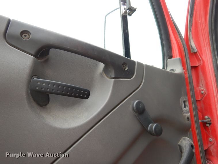 image for item DJ6805 2005 Freightliner Business Class M2  dump truck