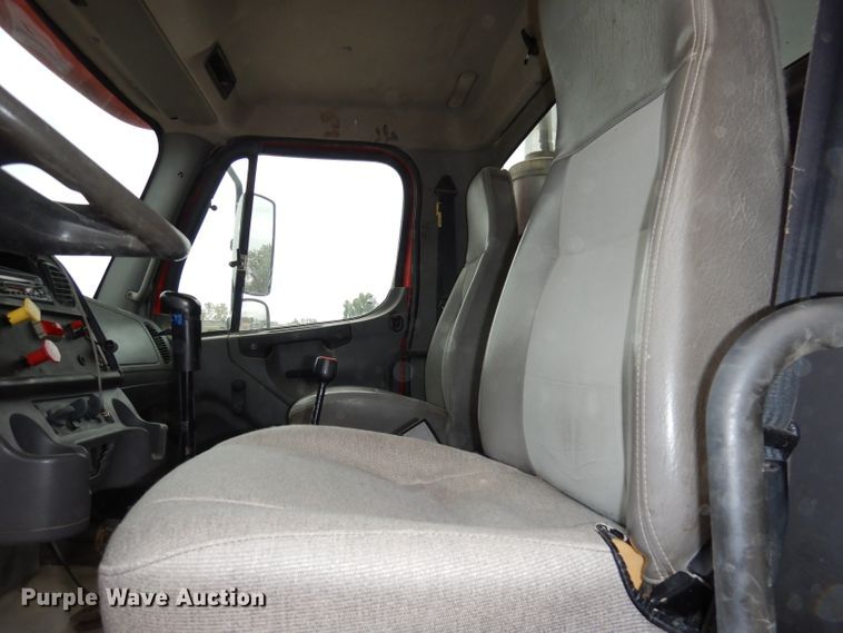 image for item DJ6805 2005 Freightliner Business Class M2  dump truck