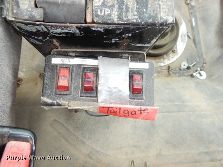 image for item DJ6805 2005 Freightliner Business Class M2  dump truck