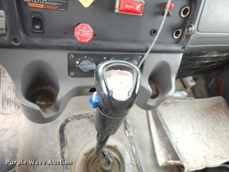 image for item DJ6805 2005 Freightliner Business Class M2  dump truck