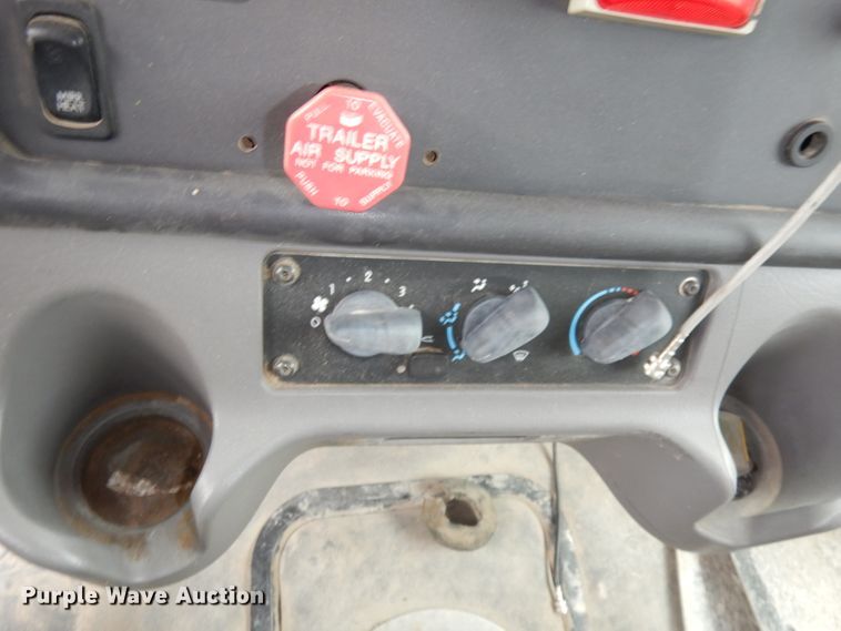 image for item DJ6805 2005 Freightliner Business Class M2  dump truck