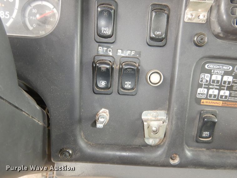 image for item DJ6805 2005 Freightliner Business Class M2  dump truck