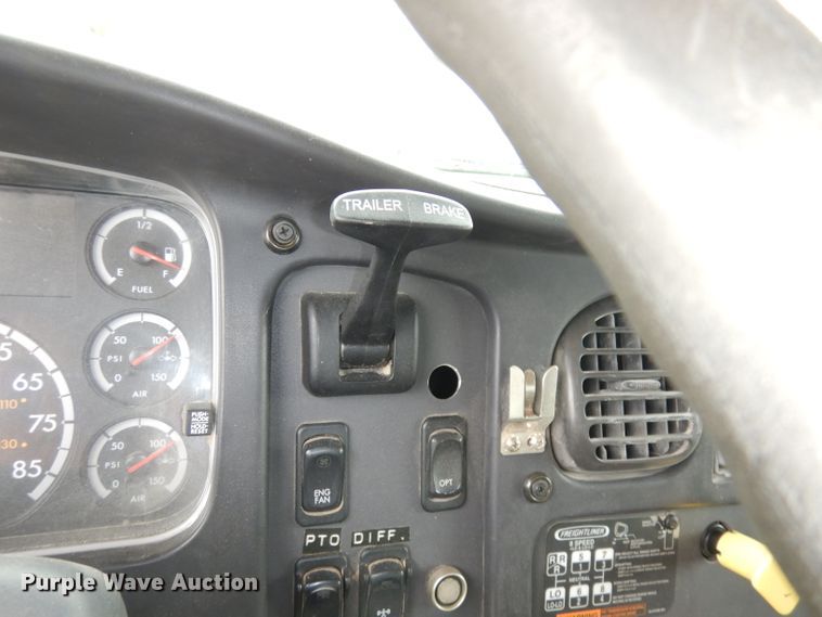 image for item DJ6805 2005 Freightliner Business Class M2  dump truck