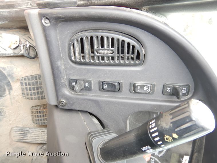 image for item DJ6805 2005 Freightliner Business Class M2  dump truck