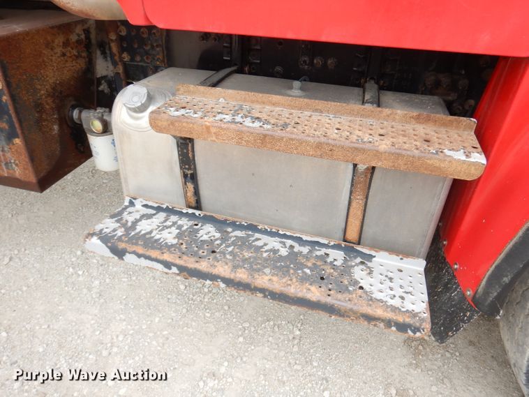 image for item DJ6805 2005 Freightliner Business Class M2  dump truck