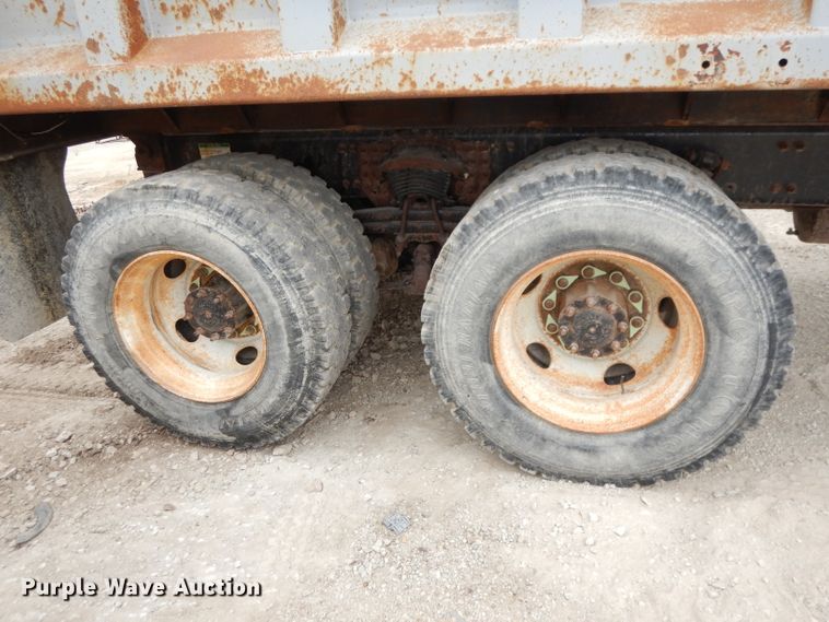 image for item DJ6805 2005 Freightliner Business Class M2  dump truck