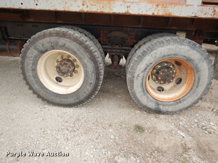 image for item DJ6805 2005 Freightliner Business Class M2  dump truck