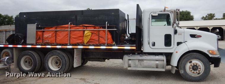 image for item DJ6806 2006 Peterbilt 335  flatbed truck