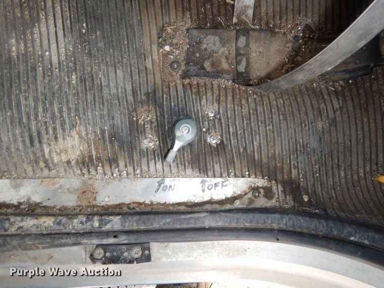 image for item DJ6806 2006 Peterbilt 335  flatbed truck