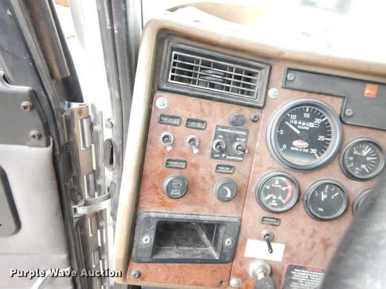 image for item DJ6806 2006 Peterbilt 335  flatbed truck