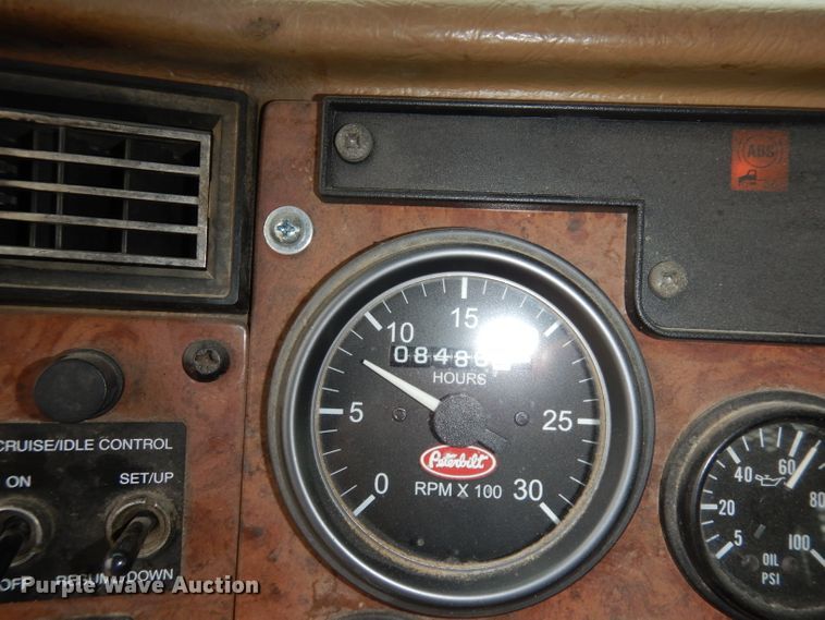 image for item DJ6806 2006 Peterbilt 335  flatbed truck