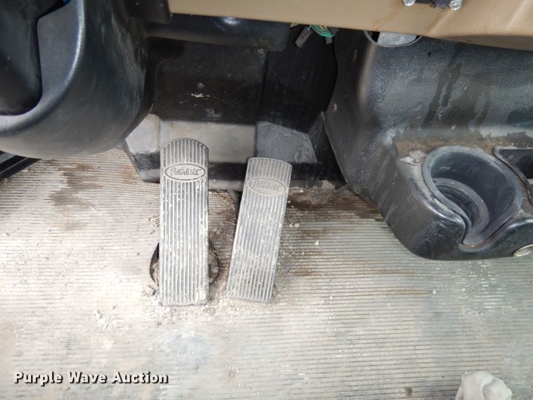 image for item DJ6806 2006 Peterbilt 335  flatbed truck