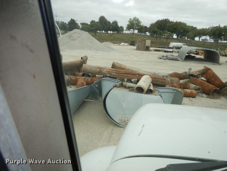 image for item DJ6806 2006 Peterbilt 335  flatbed truck