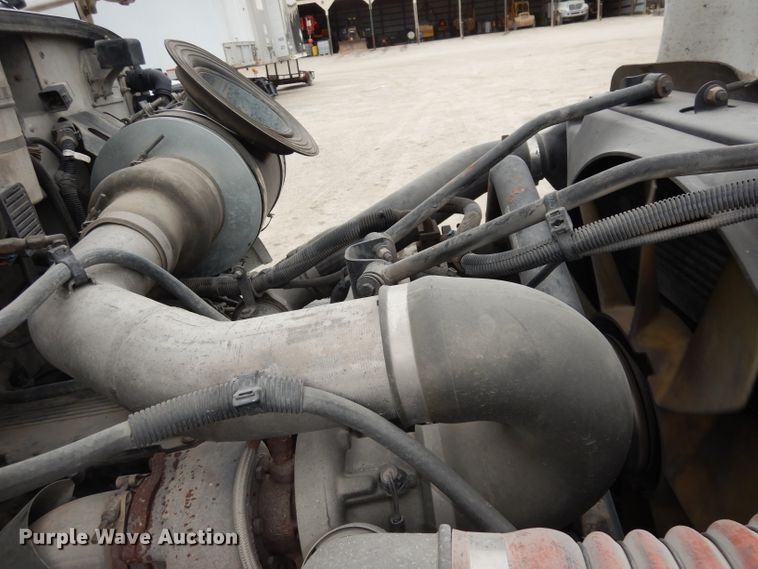 image for item DJ6806 2006 Peterbilt 335  flatbed truck