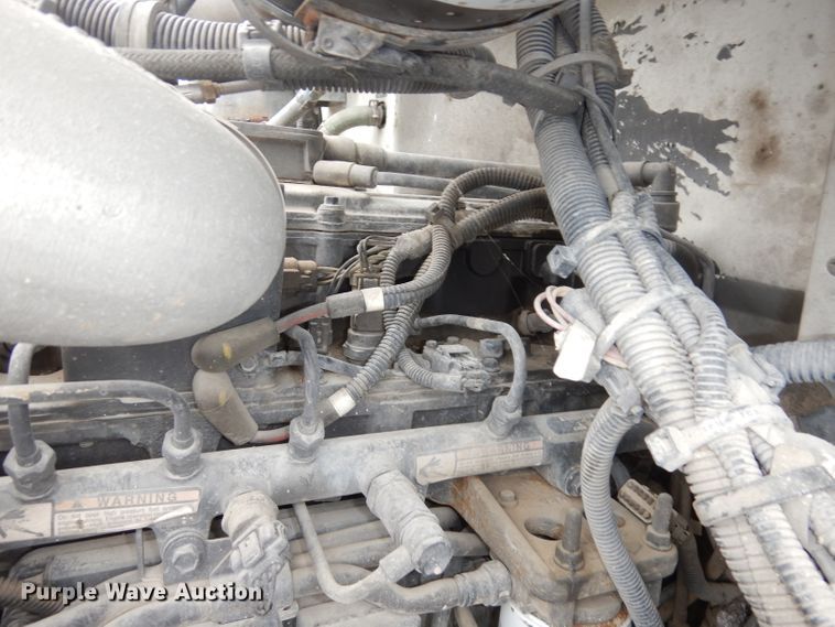 image for item DJ6806 2006 Peterbilt 335  flatbed truck