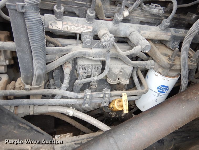 image for item DJ6806 2006 Peterbilt 335  flatbed truck