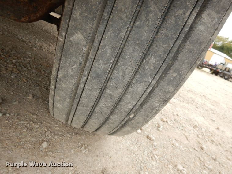 image for item DJ6806 2006 Peterbilt 335  flatbed truck