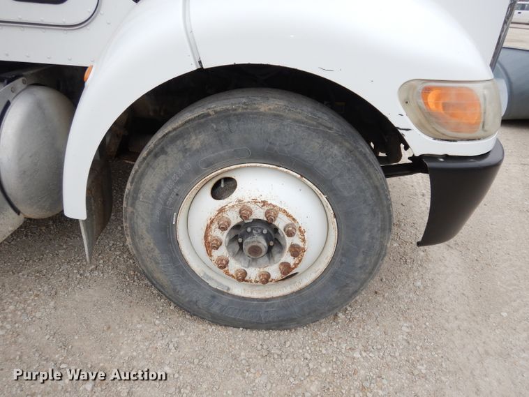 image for item DJ6806 2006 Peterbilt 335  flatbed truck