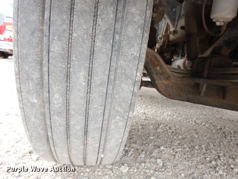 image for item DJ6806 2006 Peterbilt 335  flatbed truck