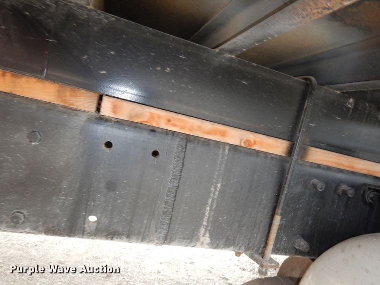 image for item DJ6806 2006 Peterbilt 335  flatbed truck