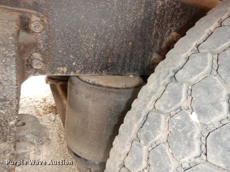 image for item DJ6806 2006 Peterbilt 335  flatbed truck