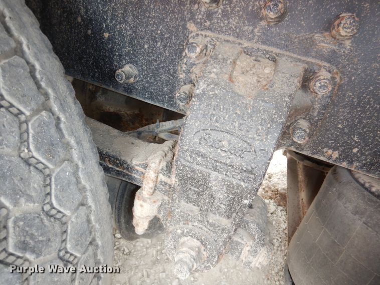 image for item DJ6806 2006 Peterbilt 335  flatbed truck