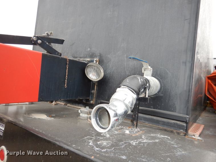 image for item DJ6806 2006 Peterbilt 335  flatbed truck