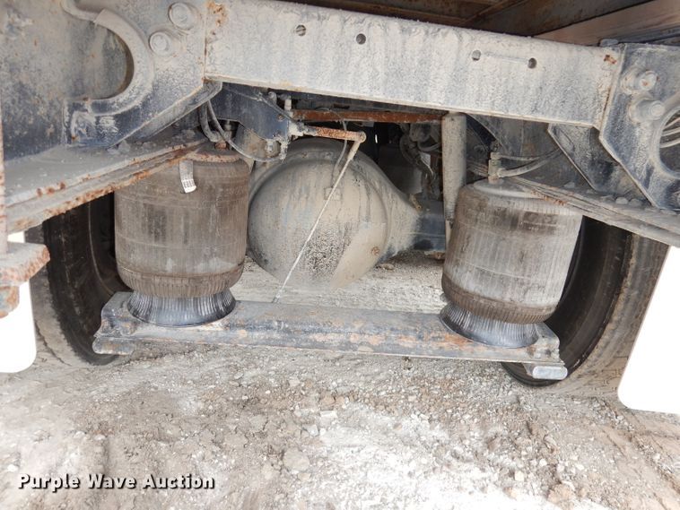 image for item DJ6806 2006 Peterbilt 335  flatbed truck