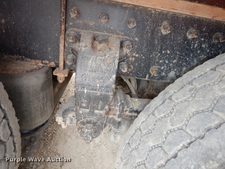 image for item DJ6806 2006 Peterbilt 335  flatbed truck