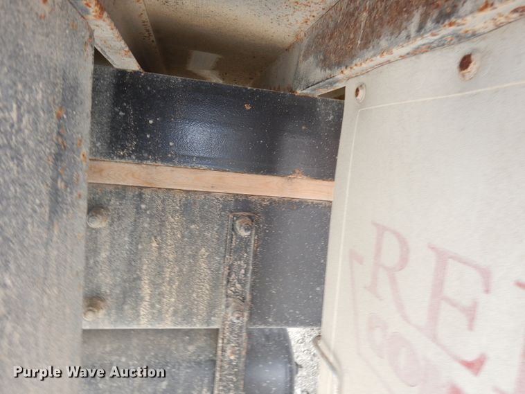 image for item DJ6806 2006 Peterbilt 335  flatbed truck