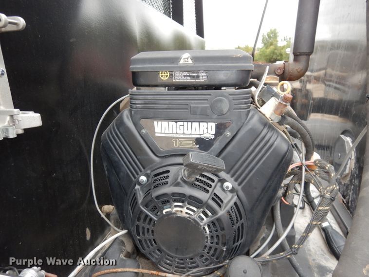 image for item DJ6806 2006 Peterbilt 335  flatbed truck