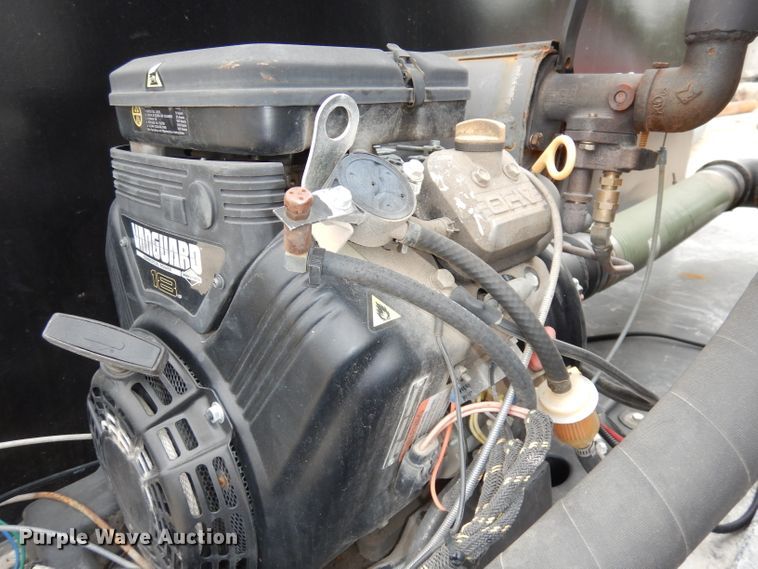 image for item DJ6806 2006 Peterbilt 335  flatbed truck