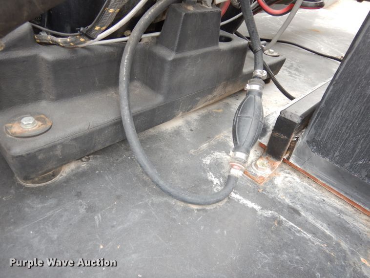 image for item DJ6806 2006 Peterbilt 335  flatbed truck