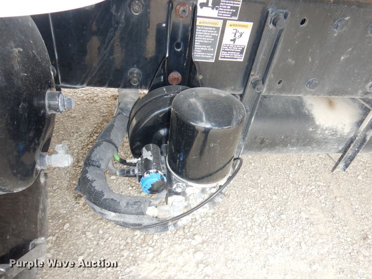 image for item DJ6806 2006 Peterbilt 335  flatbed truck