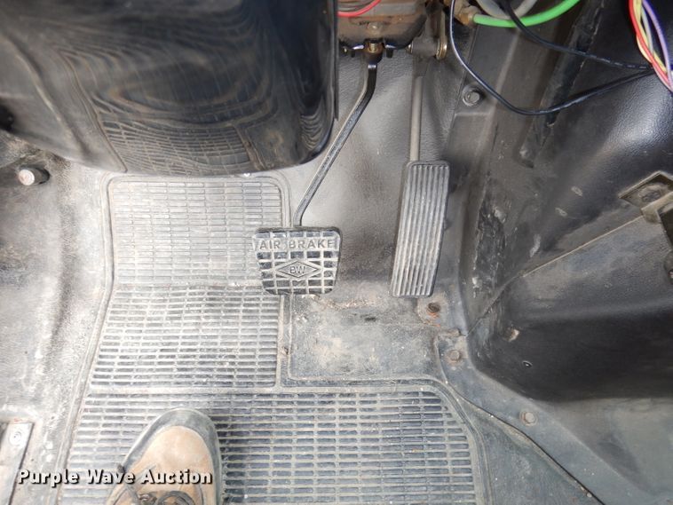 image for item DJ6808 1994 International 4900  Pierce fire truck