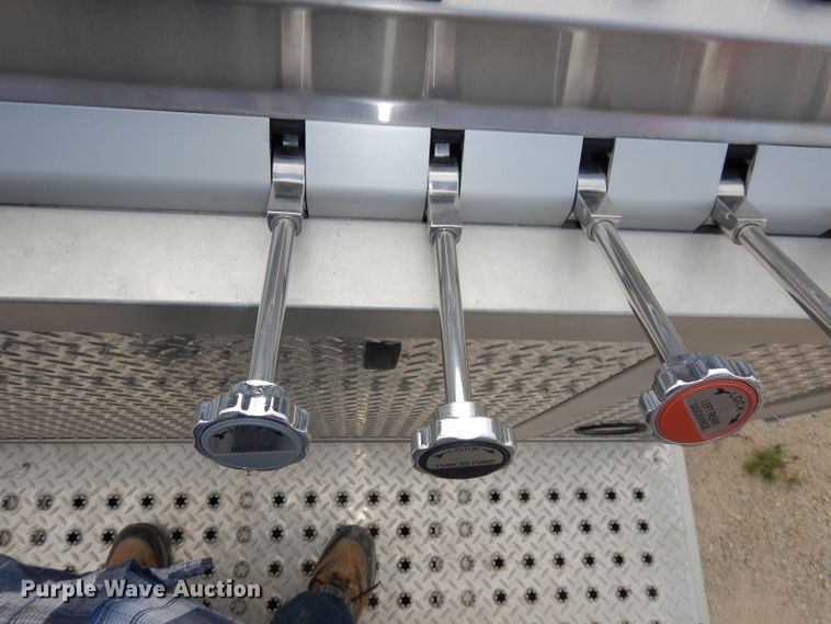 image for item DJ6809 2003 Freightliner FL70 E-One  fire truck