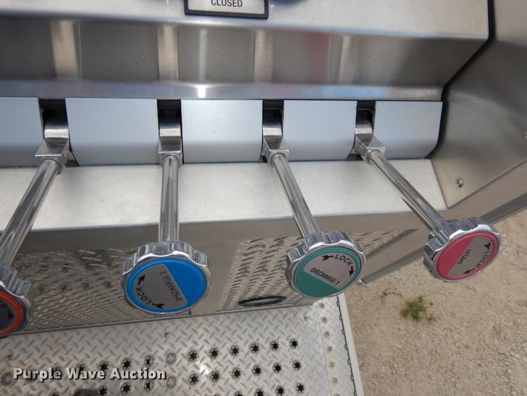 image for item DJ6809 2003 Freightliner FL70 E-One  fire truck