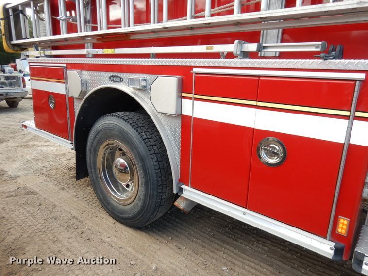 image for item DJ6809 2003 Freightliner FL70 E-One  fire truck