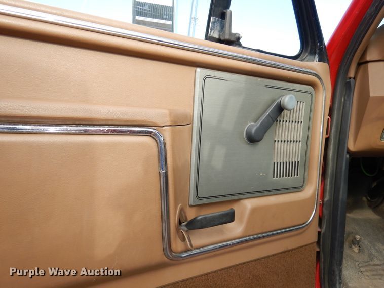 image for item DJ6810 1987 Ford F8000  fire truck