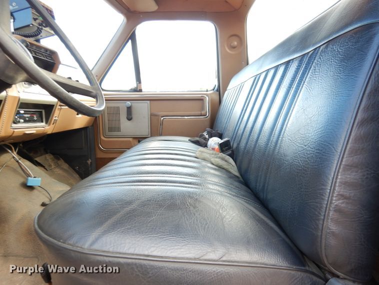 image for item DJ6810 1987 Ford F8000  fire truck