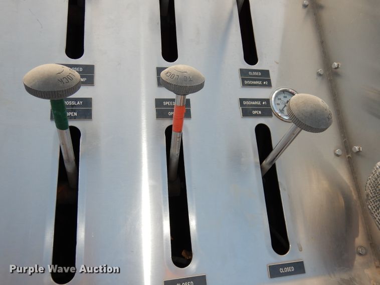 image for item DJ6810 1987 Ford F8000  fire truck