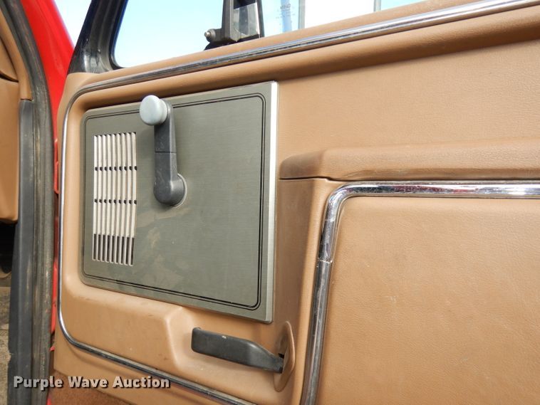 image for item DJ6810 1987 Ford F8000  fire truck