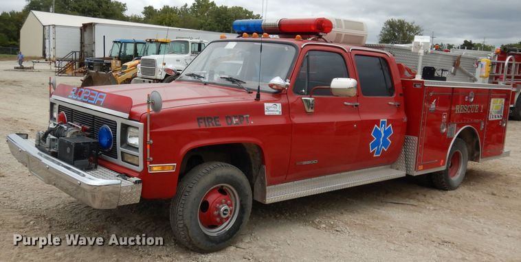 image for item DJ6812 1989 GMC Sierra 2500  Crew Cab utility bed brush fire truck