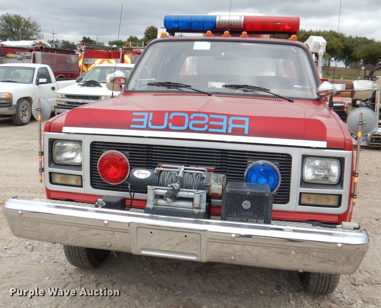 image for item DJ6812 1989 GMC Sierra 2500  Crew Cab utility bed brush fire truck