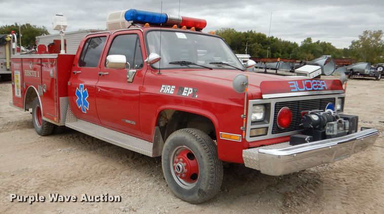 image for item DJ6812 1989 GMC Sierra 2500  Crew Cab utility bed brush fire truck