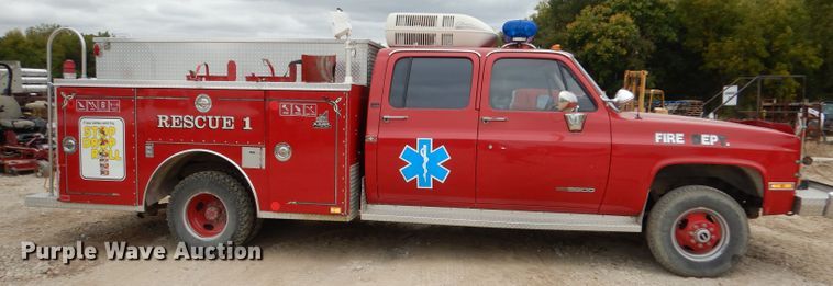 image for item DJ6812 1989 GMC Sierra 2500  Crew Cab utility bed brush fire truck