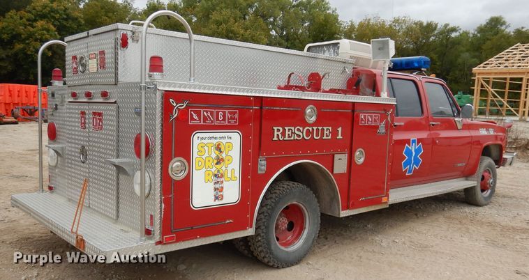 image for item DJ6812 1989 GMC Sierra 2500  Crew Cab utility bed brush fire truck