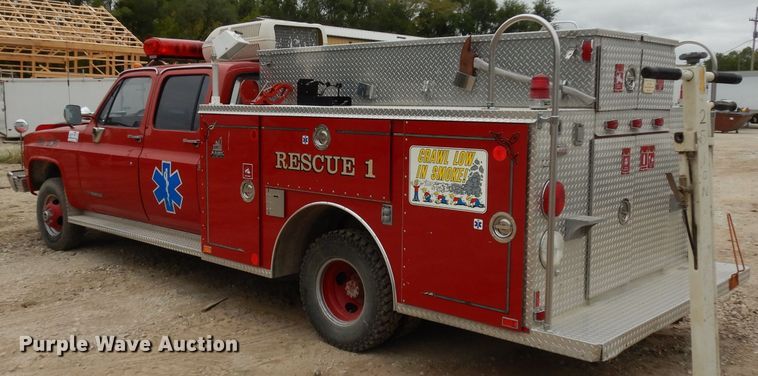 image for item DJ6812 1989 GMC Sierra 2500  Crew Cab utility bed brush fire truck