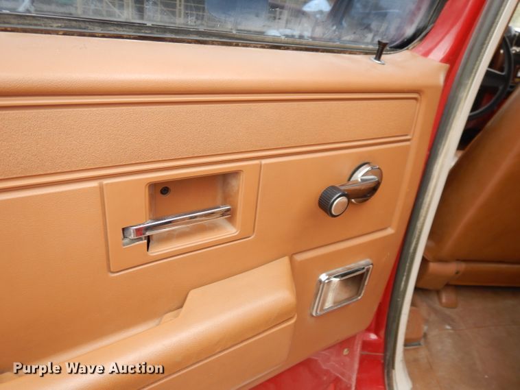 image for item DJ6812 1989 GMC Sierra 2500  Crew Cab utility bed brush fire truck